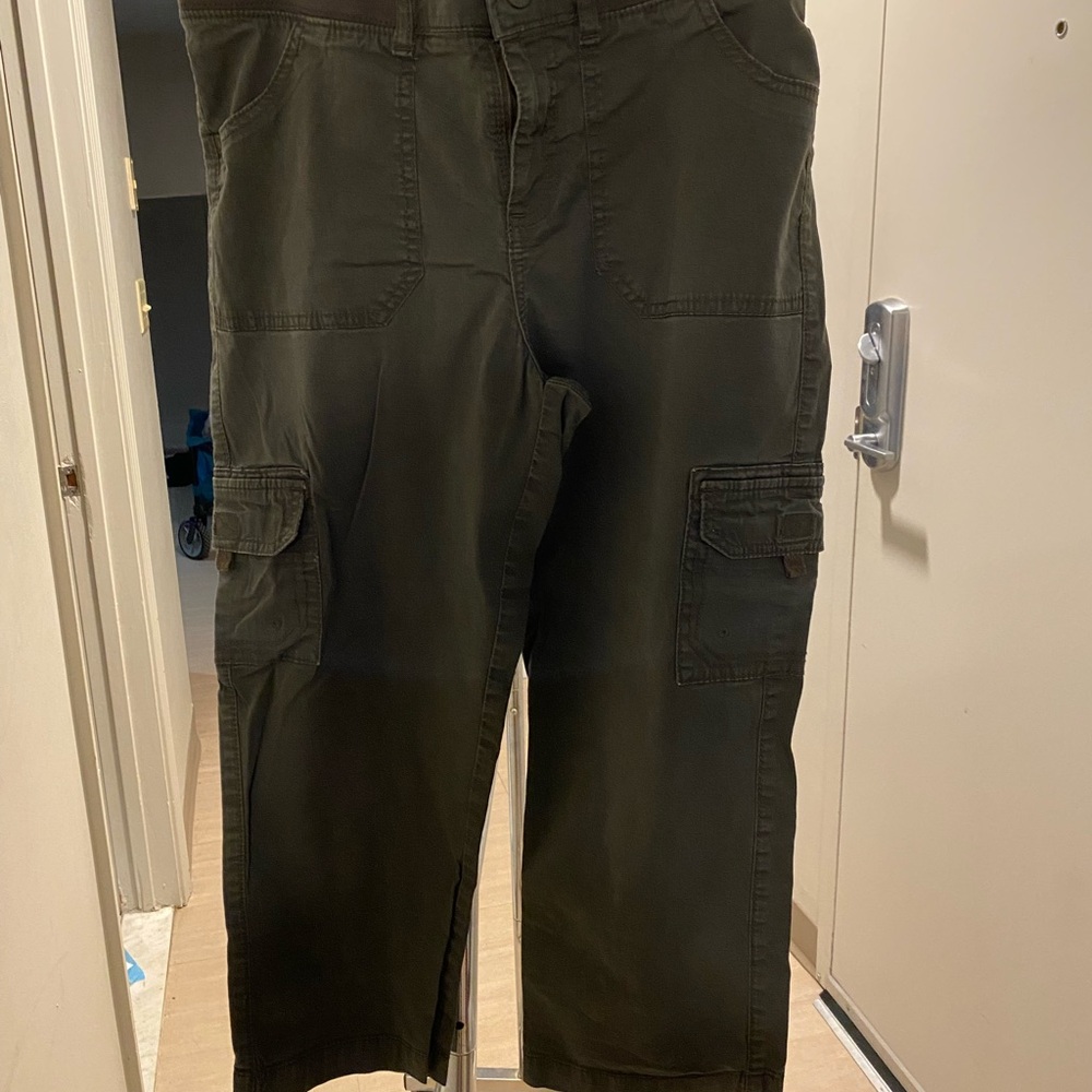 Lee Relaxed Fit Olive Green capris